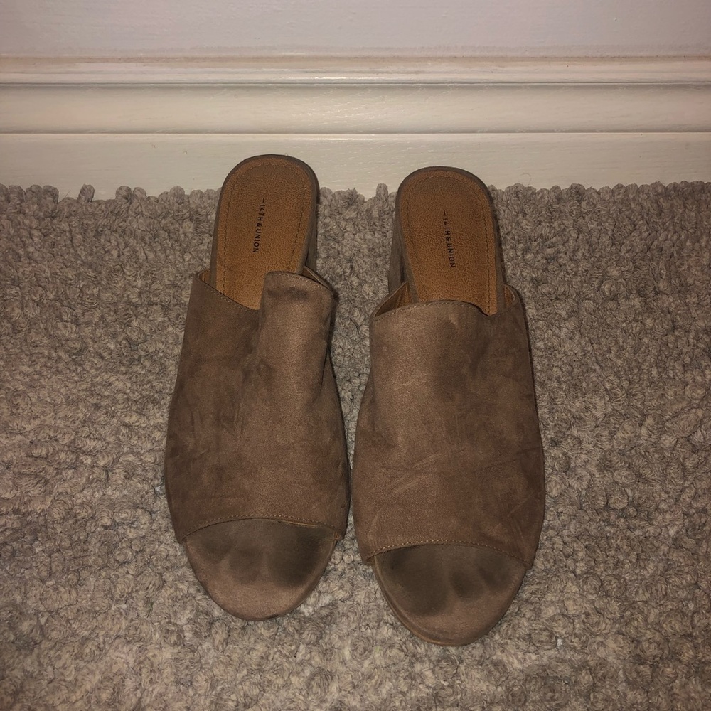 14th & Union Slip on Heels